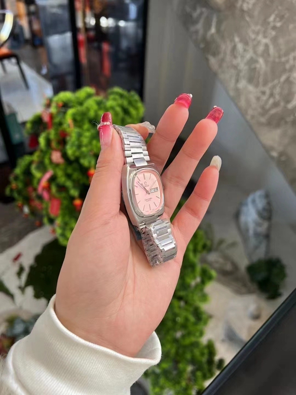 オメガ時計側面デザイン